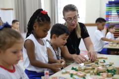 Reencontros-e-expectativas-Mais-de-21-mil-estudantes-retornam-as-aulas-em-Criciuma-12