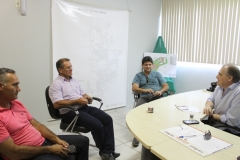 Julio Colombo atende moradores na superintendência do Rio Maina - Foto Émerson Justo (5)